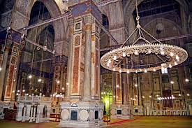 "Meczet al-Refa'i w Egipcie: 7 Fascynujących Faktów o Historii, Architektury i Wartości Kulturowej" 9 „Meczet al-Refa’i w Egipcie: 7 Fascynujących Faktów o Historii, Architektury i Wartości Kulturowej”